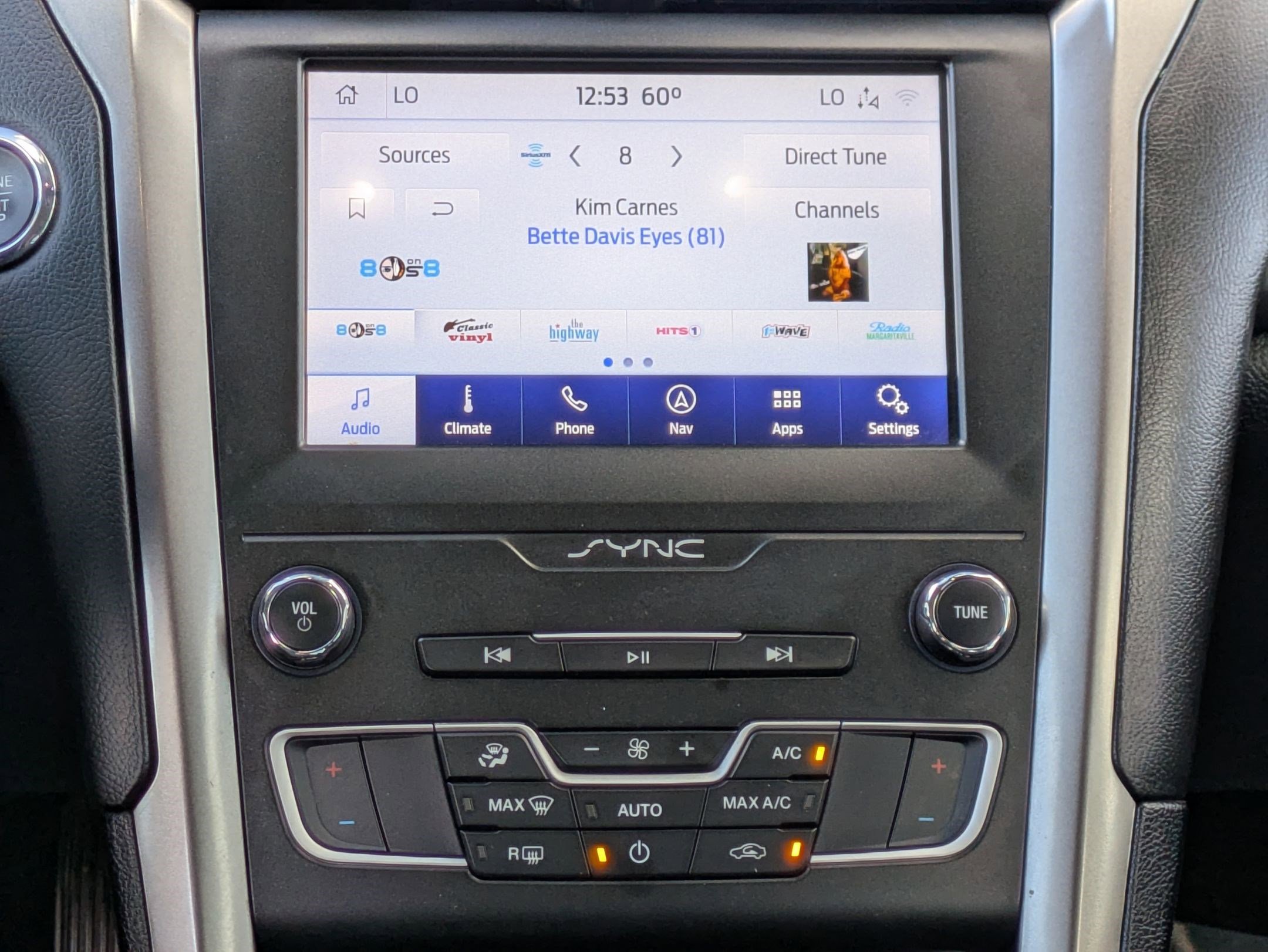 Used 2020 Ford Fusion SE image 18