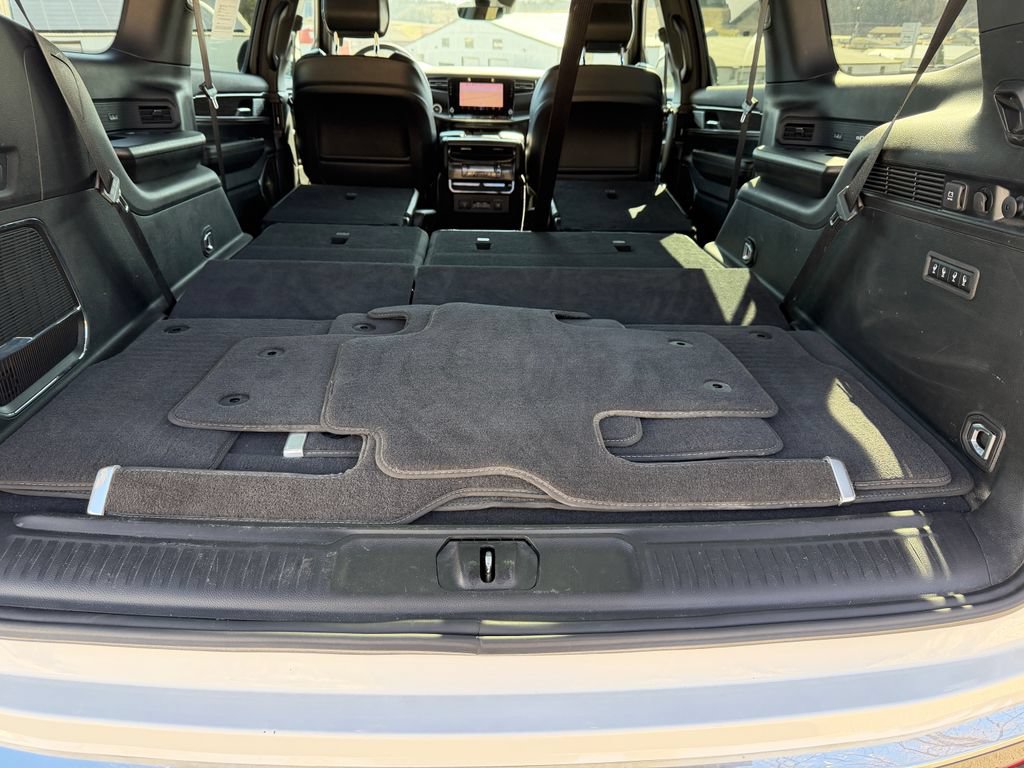 Used 2023 Jeep Wagoneer Series III w/ Premium Group I AWD/4WD image 43