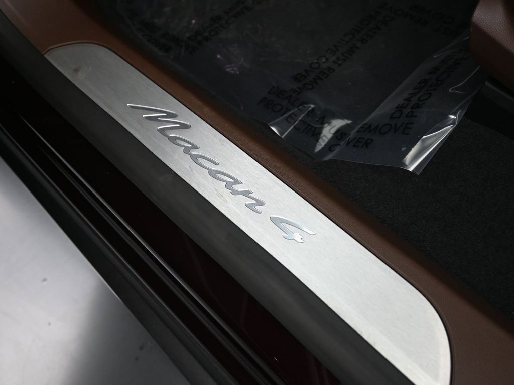 Certified 2025 Porsche Macan 4 Electric image 26
