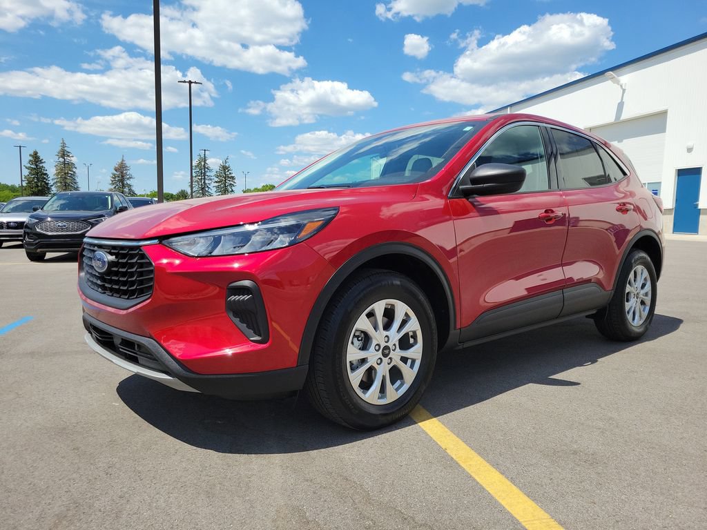 Used 2023 Ford Escape Active AWD/4WD image 2