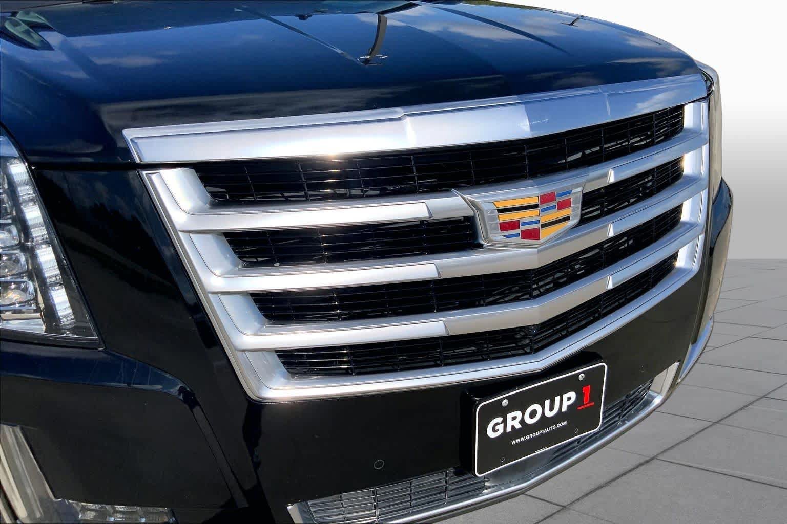 Certified 2019 Cadillac Escalade Premium Luxury RWD image 30