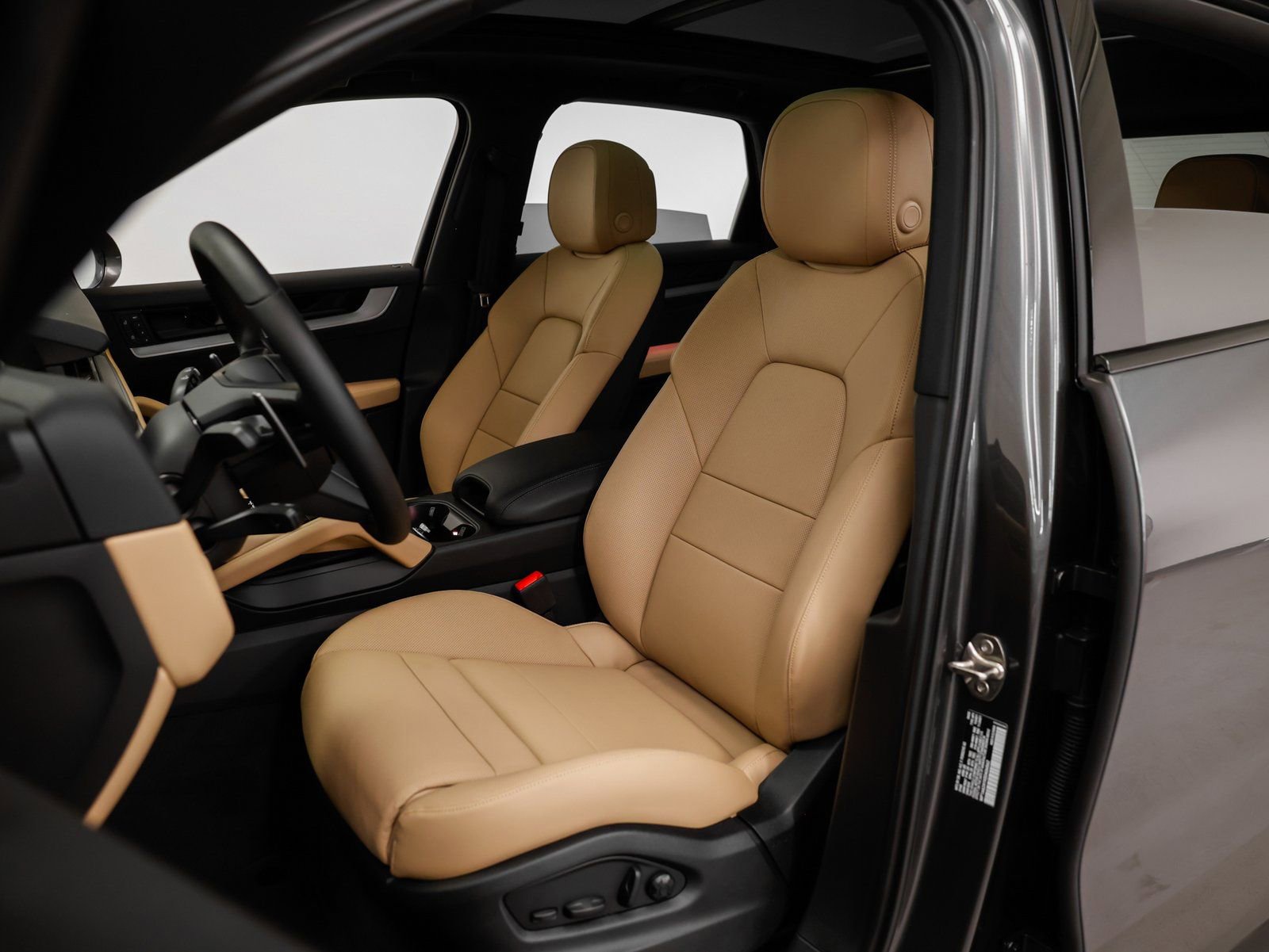 Certified 2025 Porsche Cayenne image 26