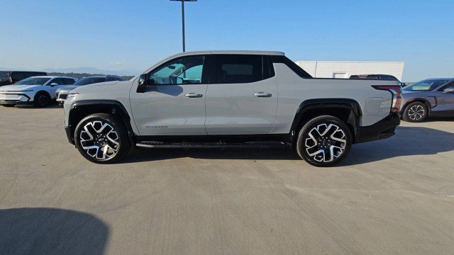 Used 2025 Chevrolet Silverado EV RST image 5