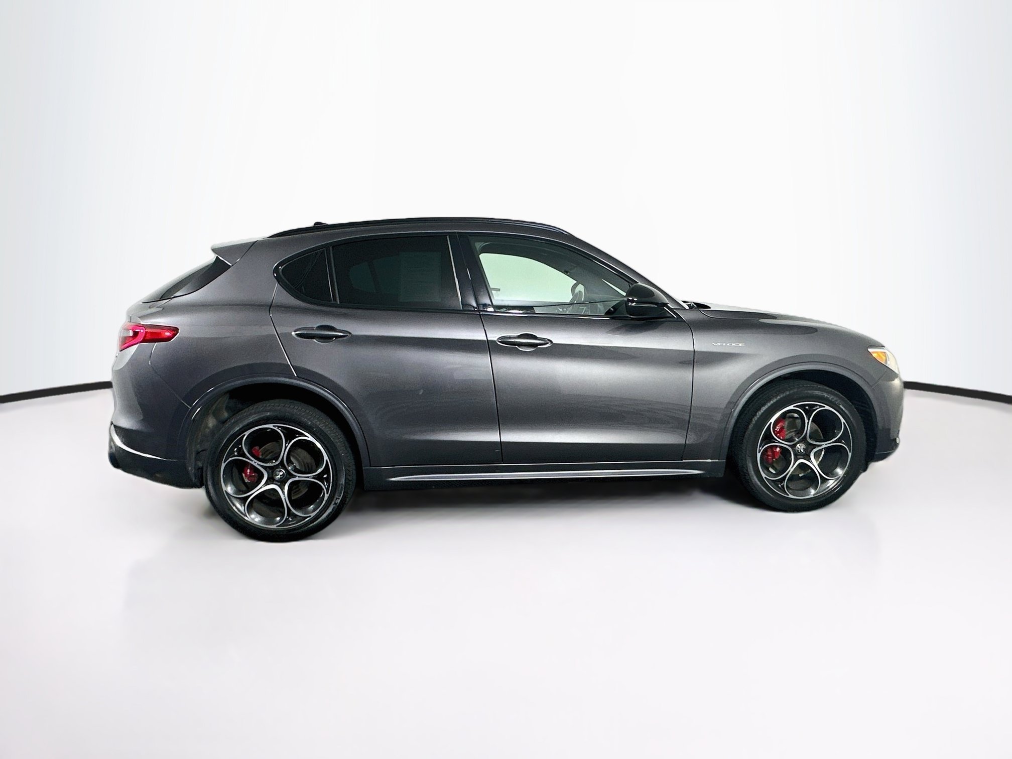 Used 2023 Alfa Romeo Stelvio Veloce AWD/4WD image 10
