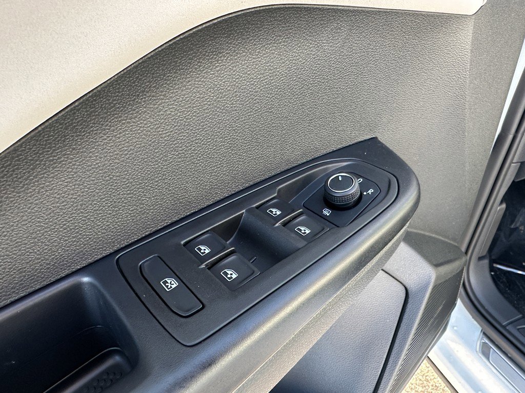 New 2025 Volkswagen Taos SE image 19