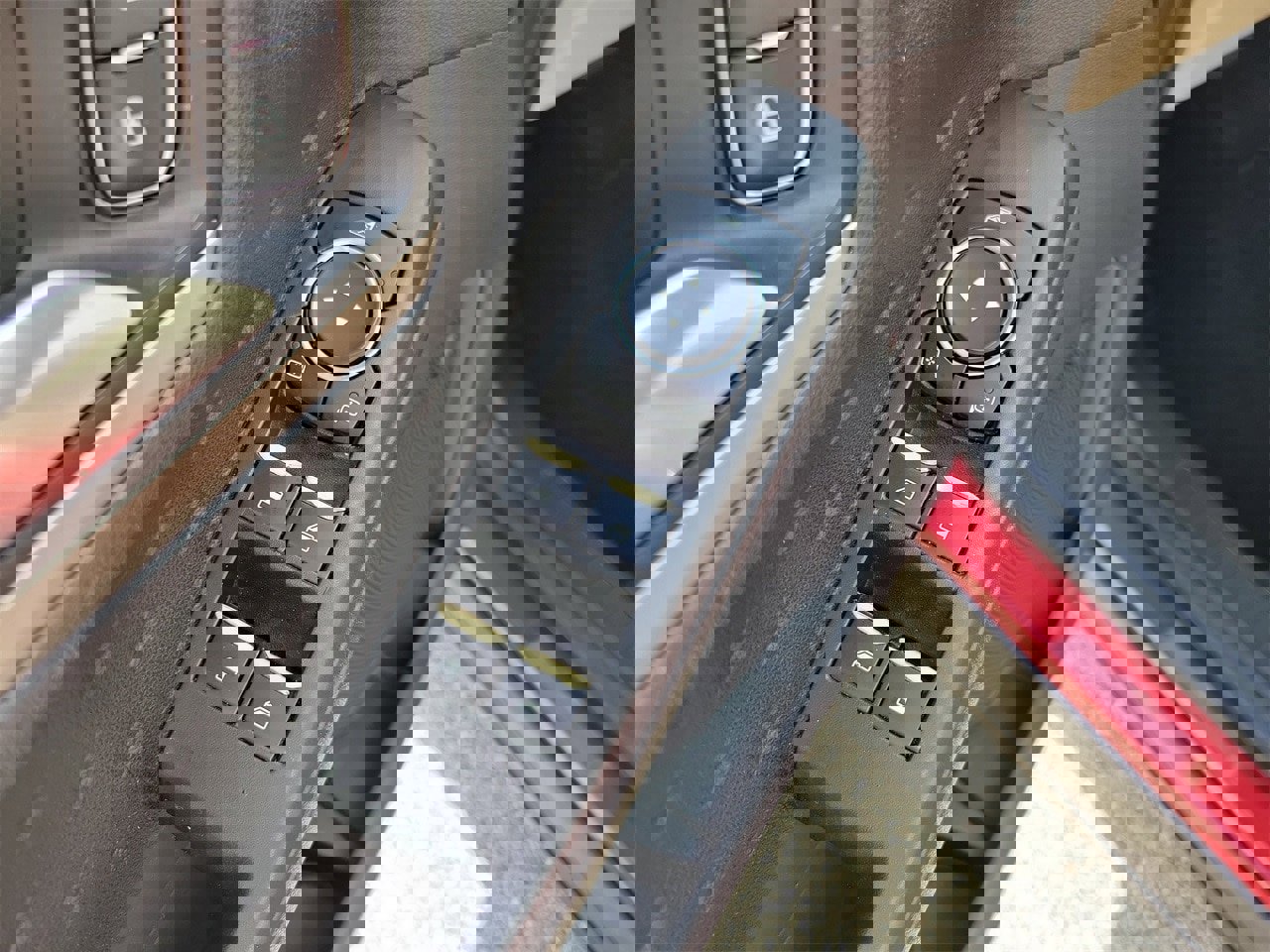 Used 2020 Ford Escape SE image 14