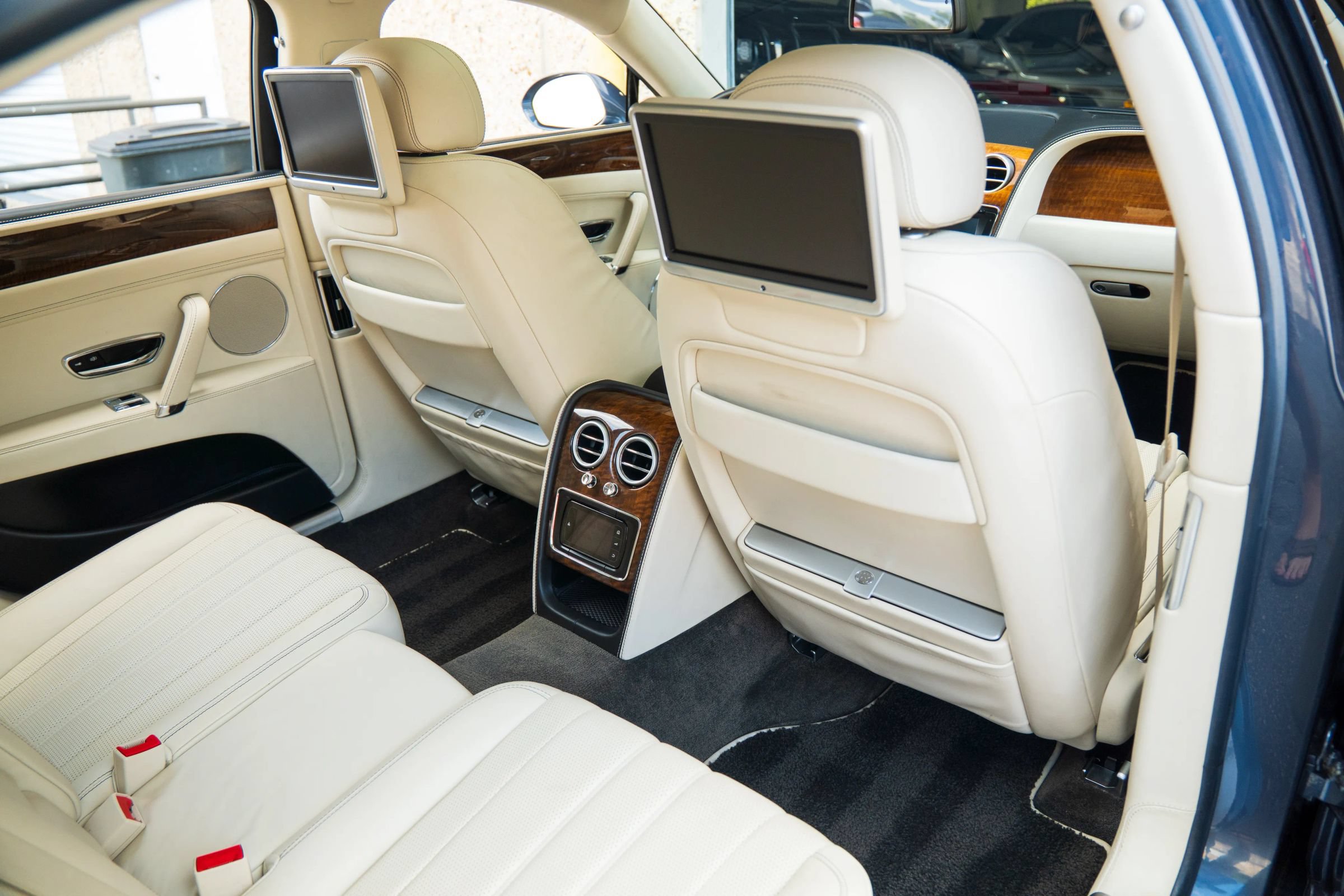 Used 2015 Bentley Flying Spur V8 AWD/4WD image 35