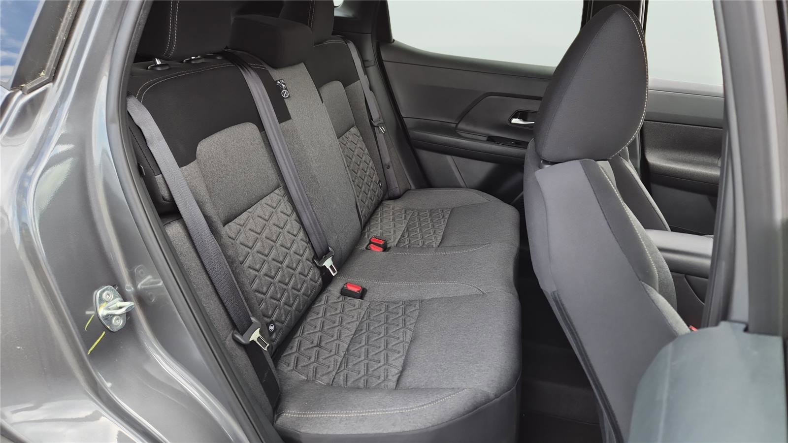 Used 2025 Nissan Kicks SV w/ Charging Package image 15
