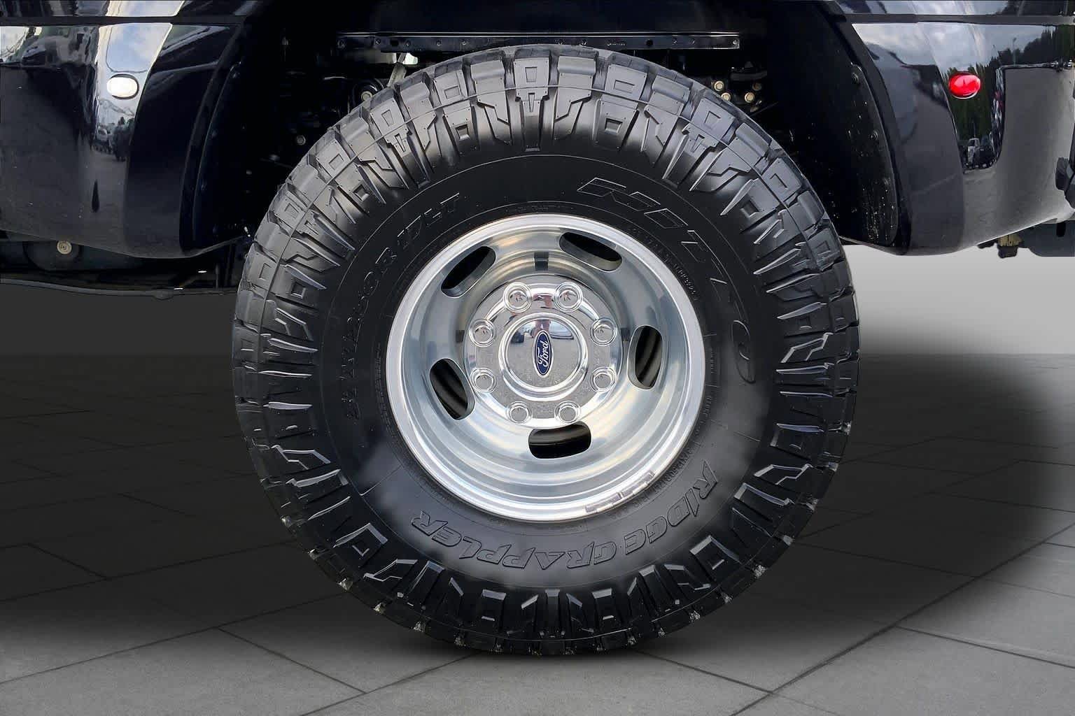 Used 2025 Ford F350 Platinum w/ Platinum Plus Package AWD/4WD image 11