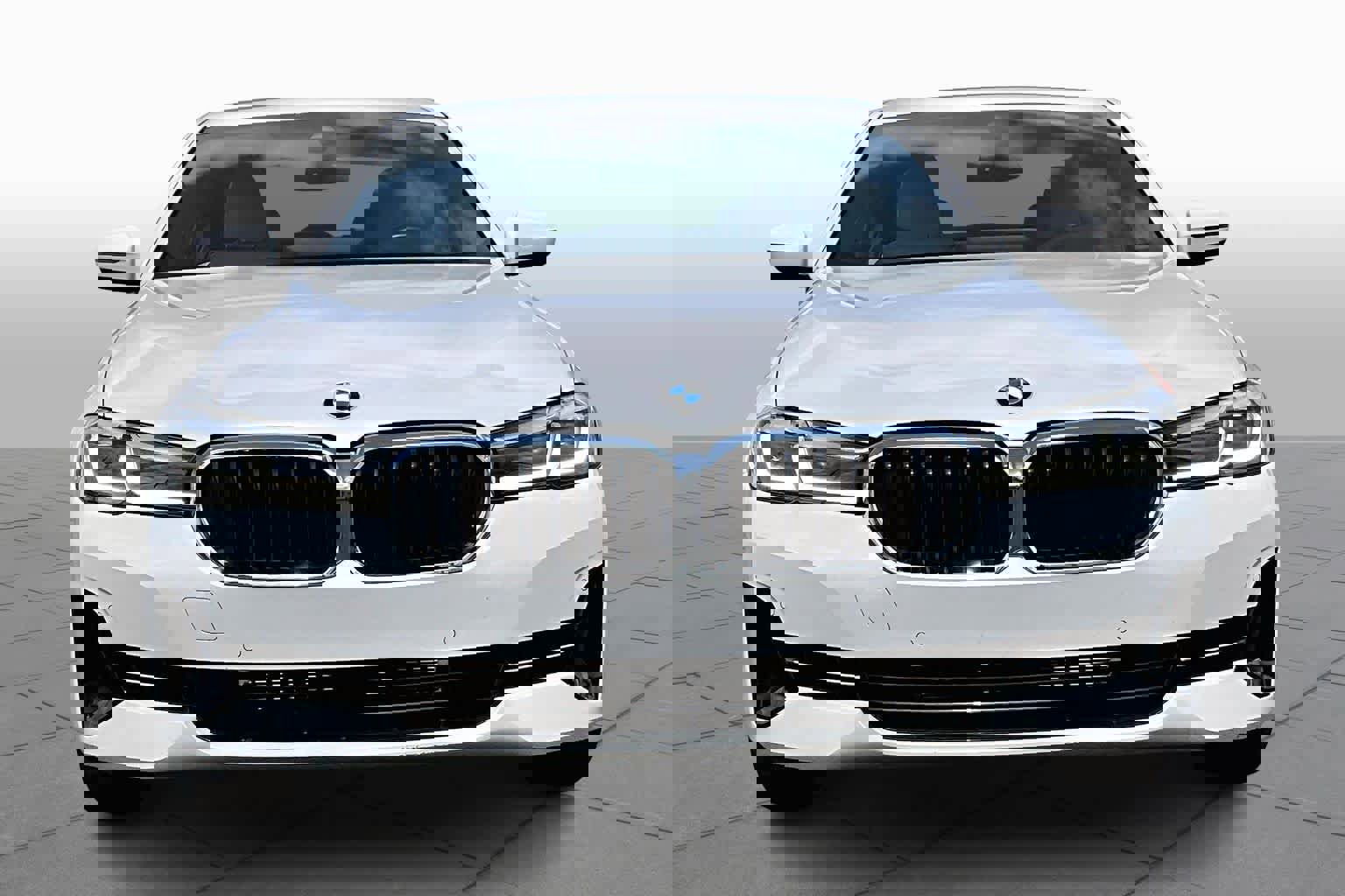 Used 2022 BMW 540i w/ Premium Package image 3