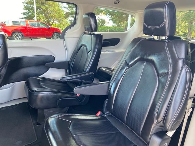 Used 2024 Chrysler Pacifica Touring-L image 18