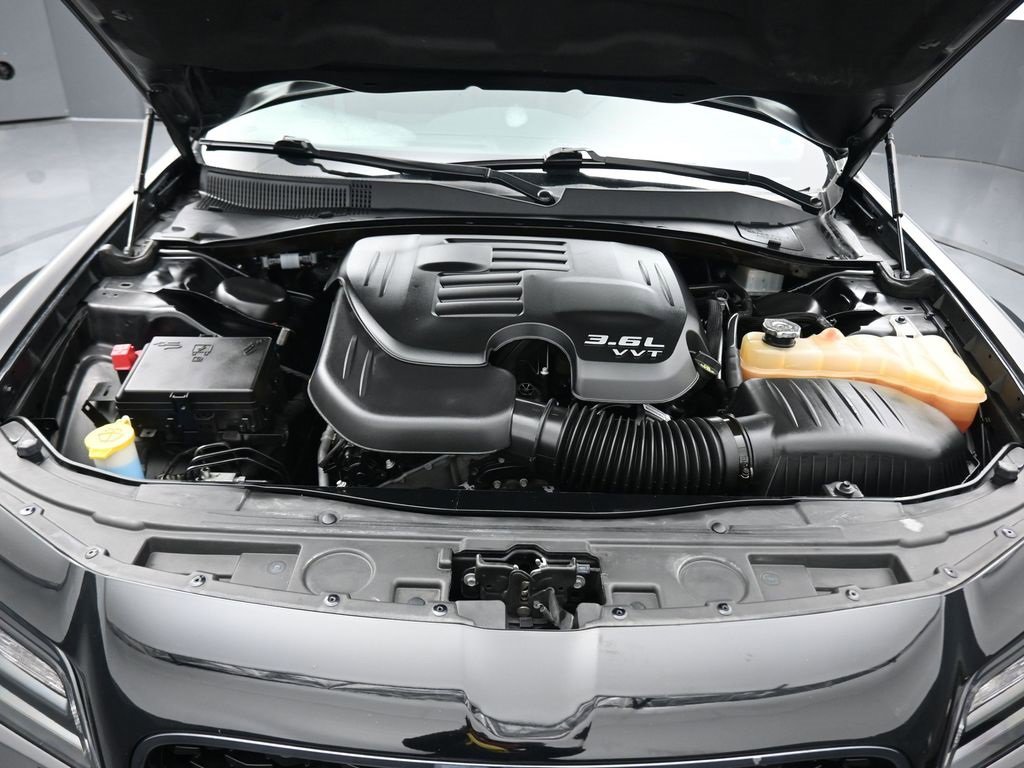 Used 2019 Chrysler 300 Touring w/ Sport Appearance Package image 45
