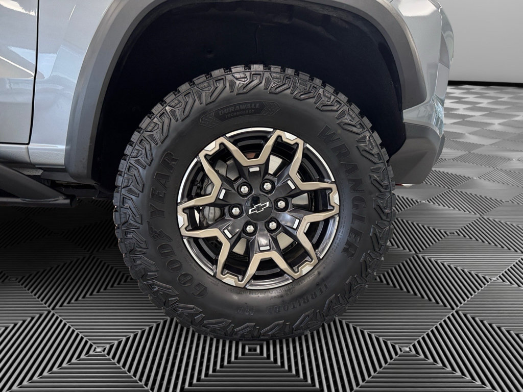 Used 2025 Chevrolet Colorado ZR2 w/ Technology Package AWD/4WD image 10