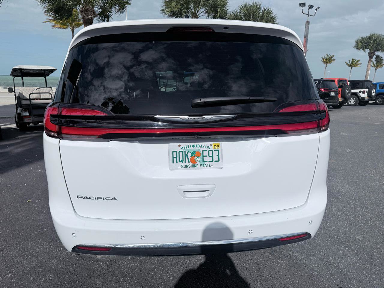 Used 2024 Chrysler Pacifica Touring-L image 4