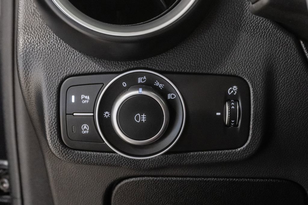 Used 2024 Alfa Romeo Stelvio Veloce image 13