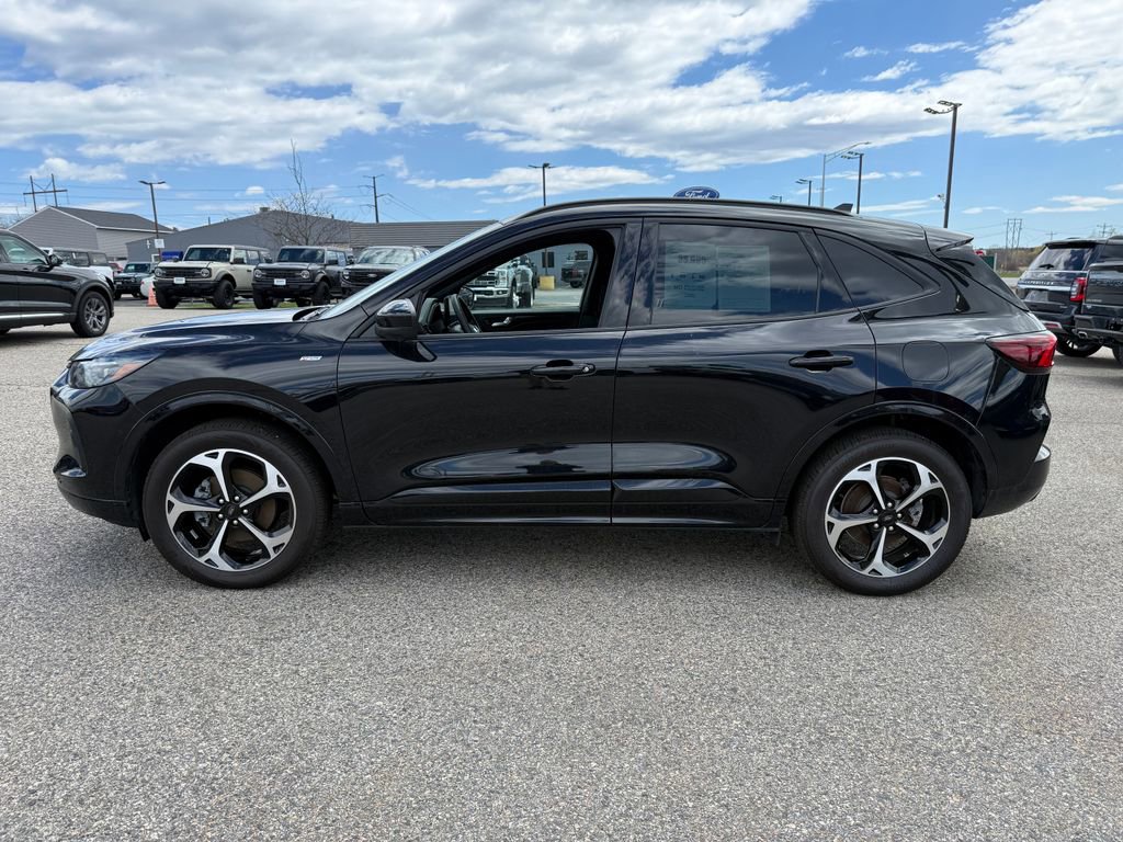 Used 2025 Ford Escape ST-Line Elite w/ Premium Technology Package AWD/4WD image 2