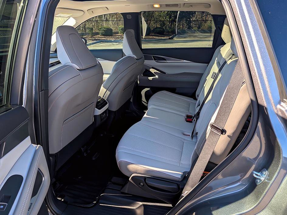 New 2026 INFINITI QX60 Luxe image 11