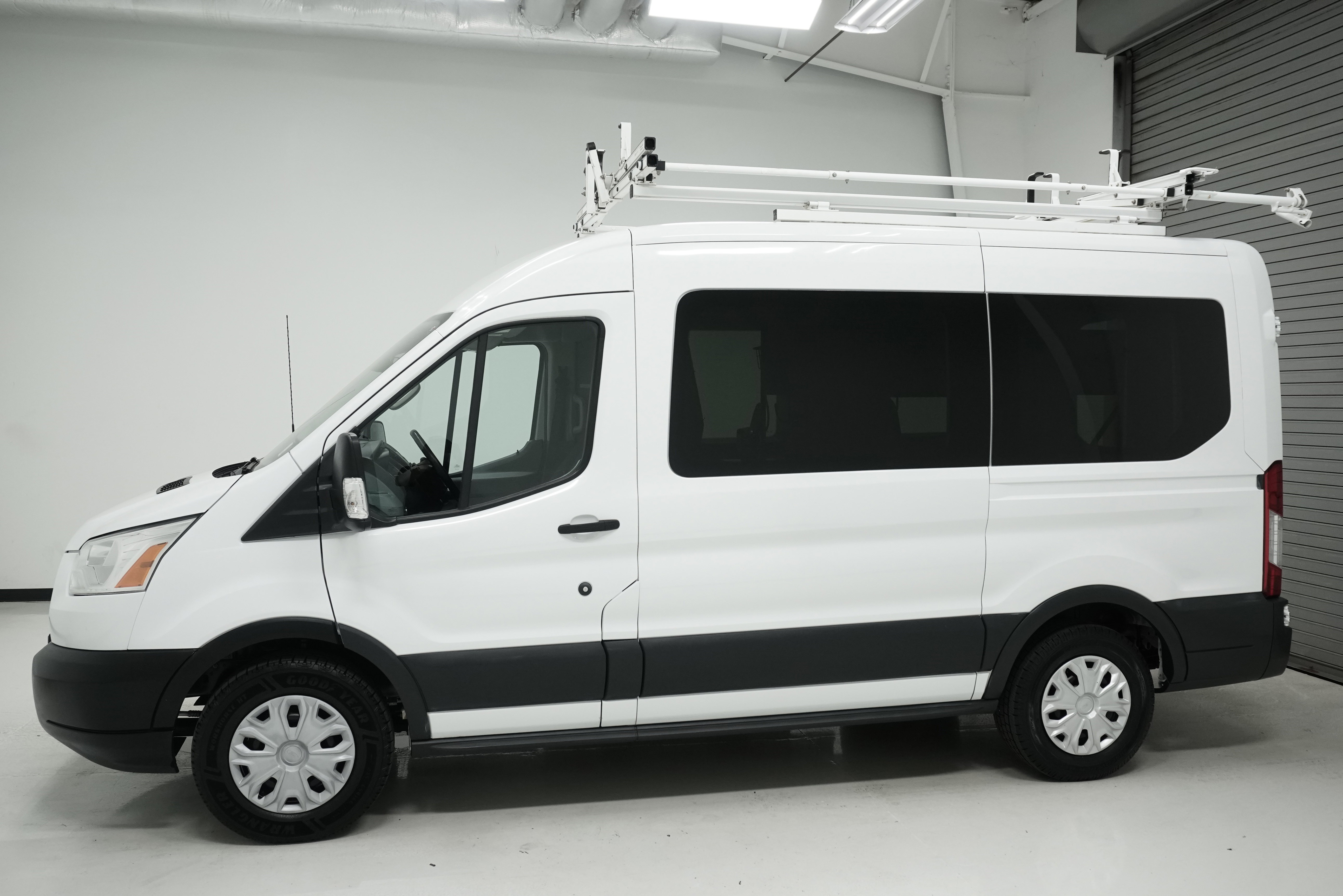 Used 2018 Ford Transit 150 XLT RWD image 5