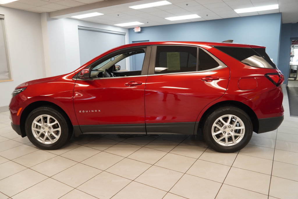 Used 2023 Chevrolet Equinox LT AWD/4WD image 2