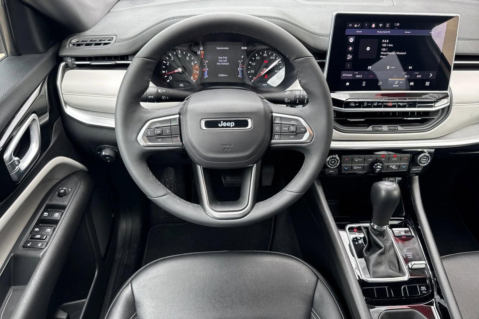 Used 2025 Jeep Compass Limited image 28