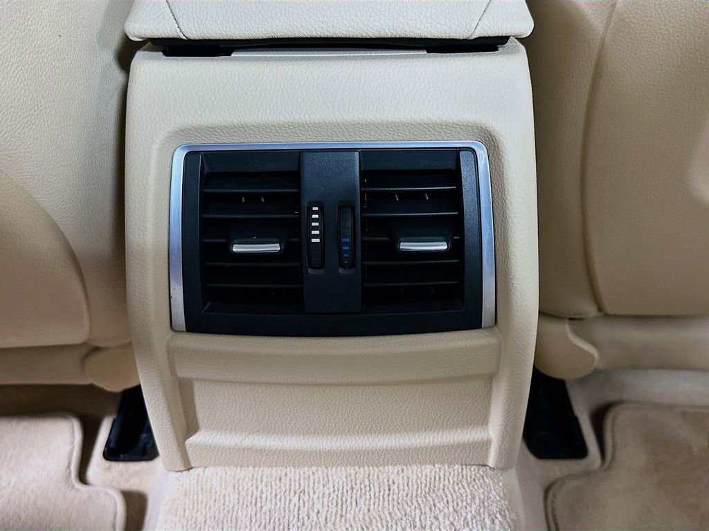 Used 2016 BMW 320i Sedan image 29