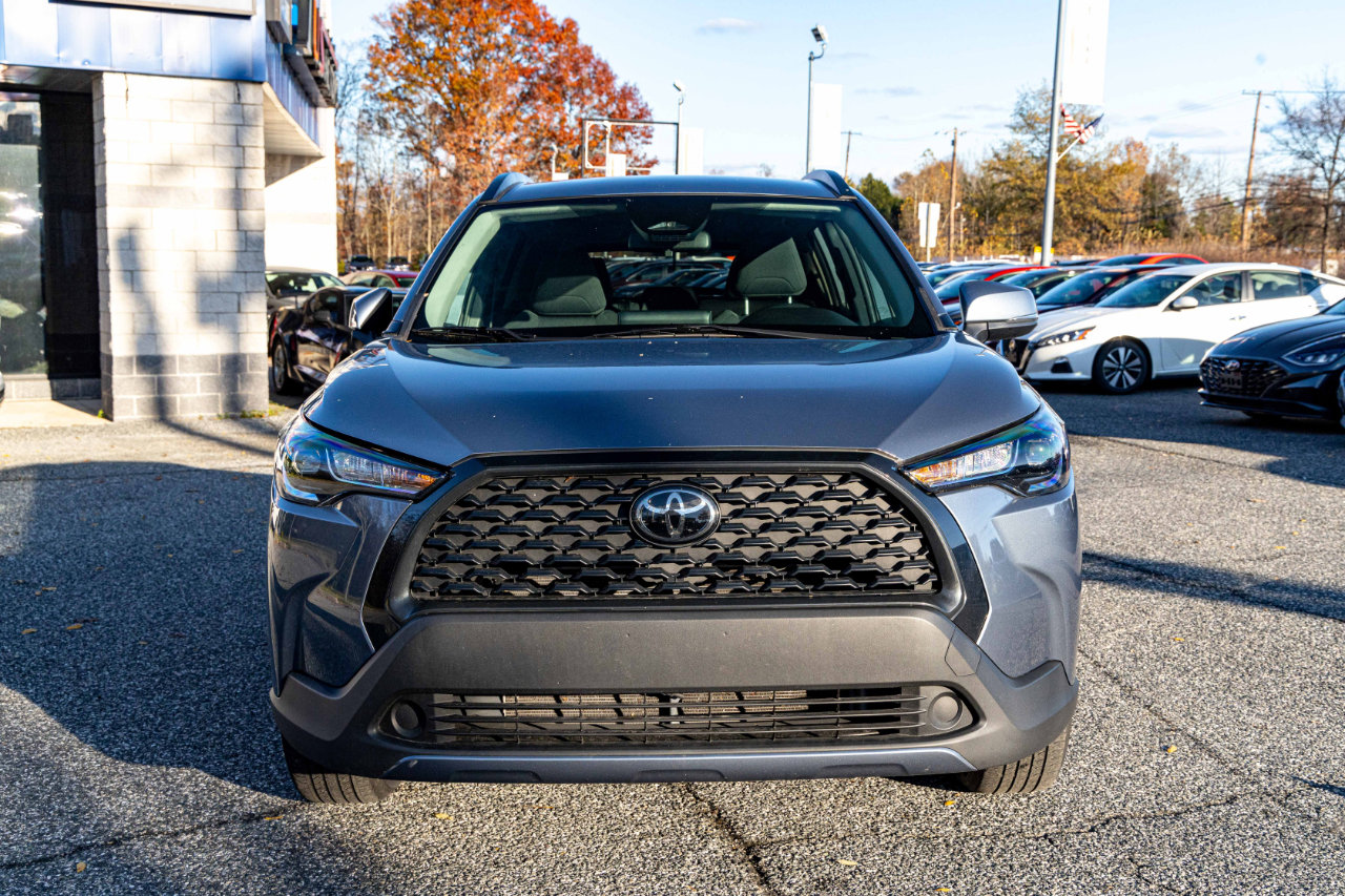Used 2024 Toyota Corolla Cross LE image 2