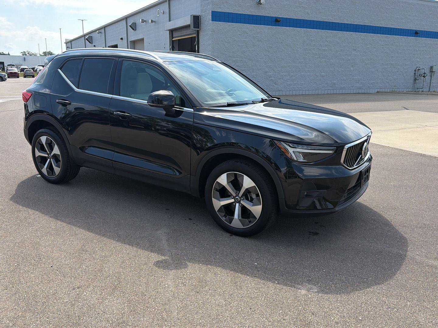 Used 2023 Volvo XC40 B5 Plus w/ Climate Package AWD/4WD image 7