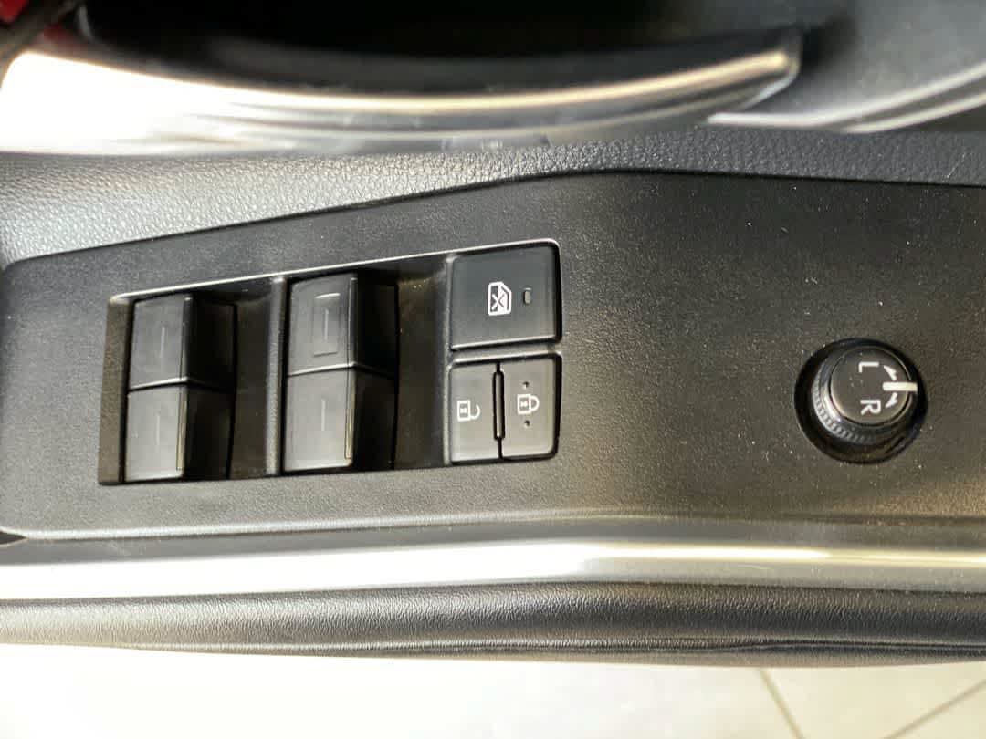 Certified 2021 Toyota Highlander XLE AWD/4WD image 16
