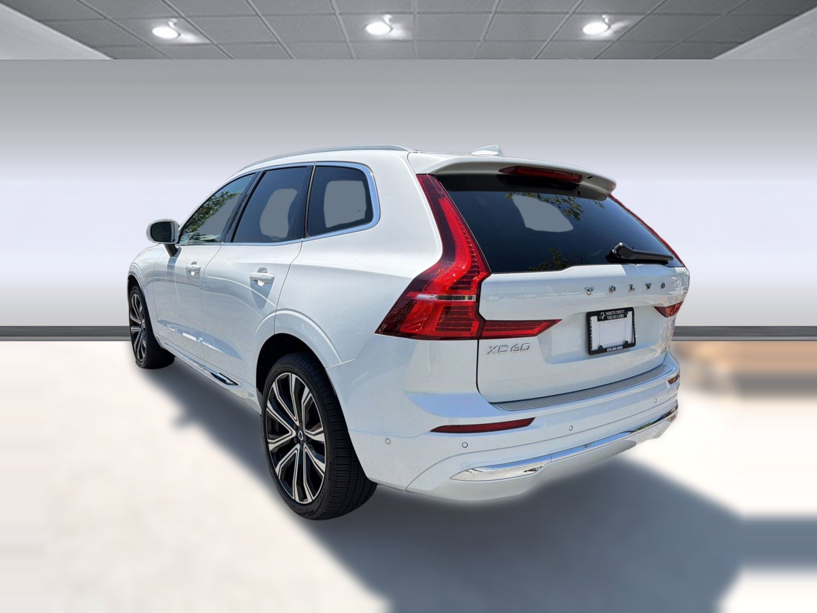 Used 2023 Volvo XC60 B5 Ultimate w/ Protection Package Premier image 3