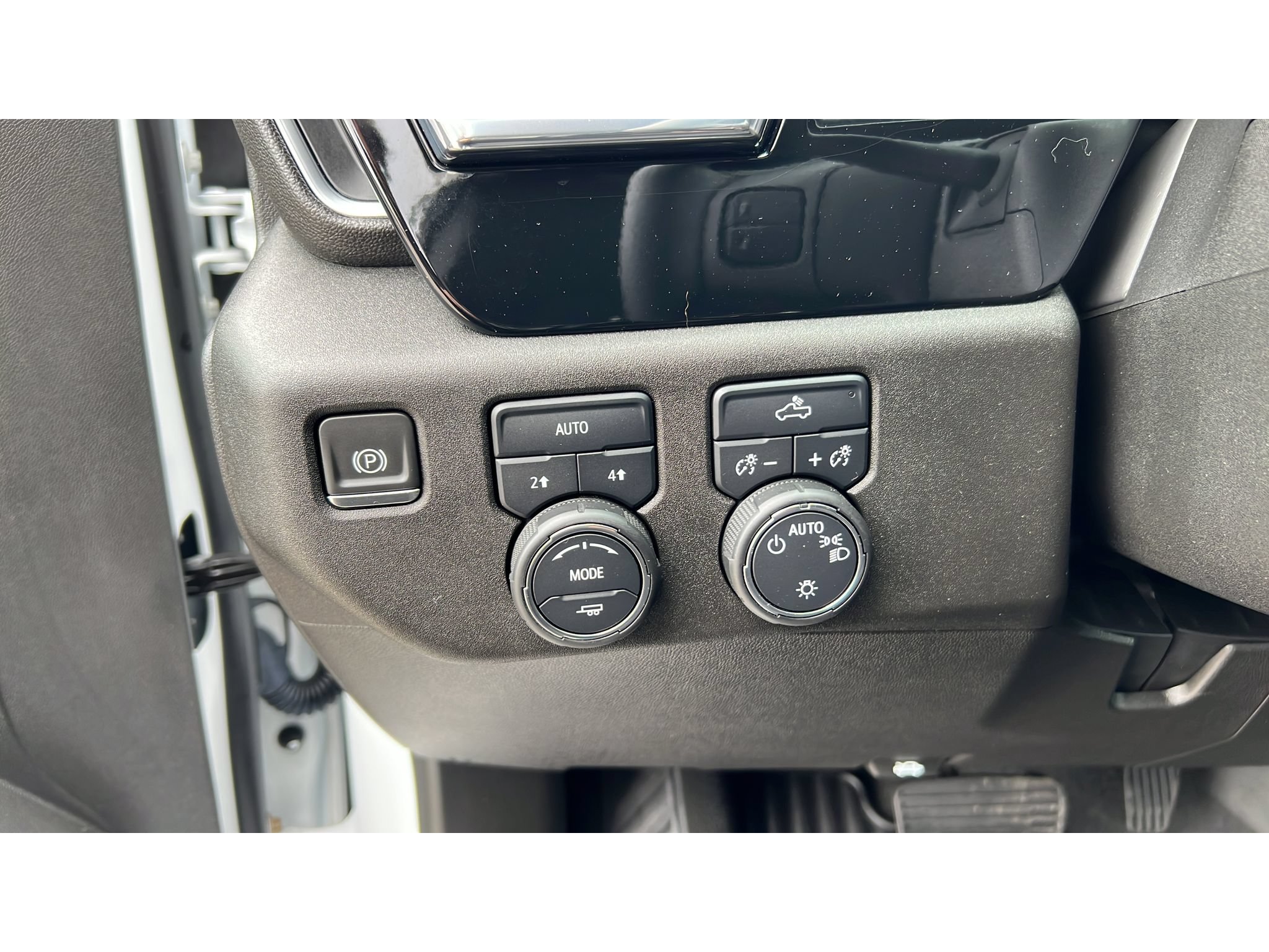Certified 2024 Chevrolet Silverado 1500 LT AWD/4WD image 23