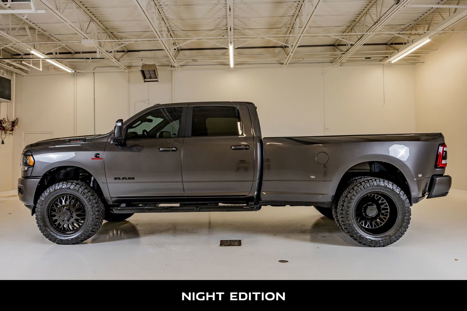 Used 2024 RAM 3500 Lone Star w/ Night Edition image 6