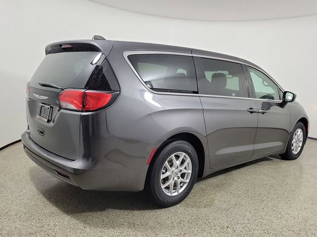 Used 2023 Chrysler Voyager LX FWD image 5