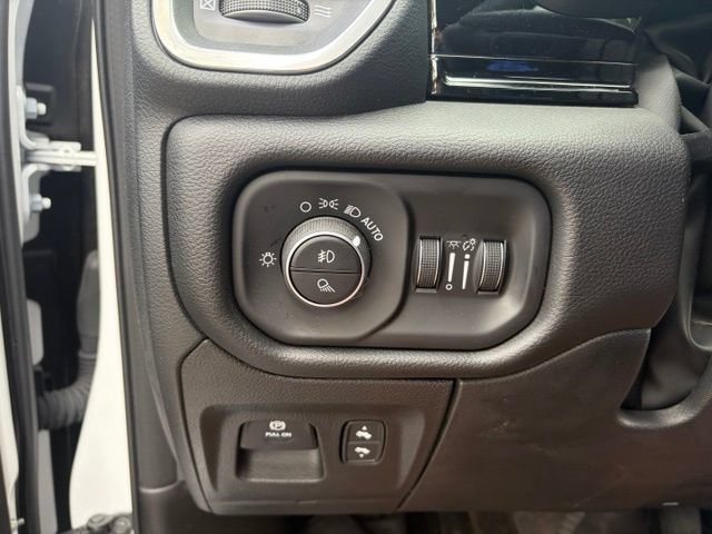 Used 2025 RAM 1500 Laramie AWD/4WD image 10