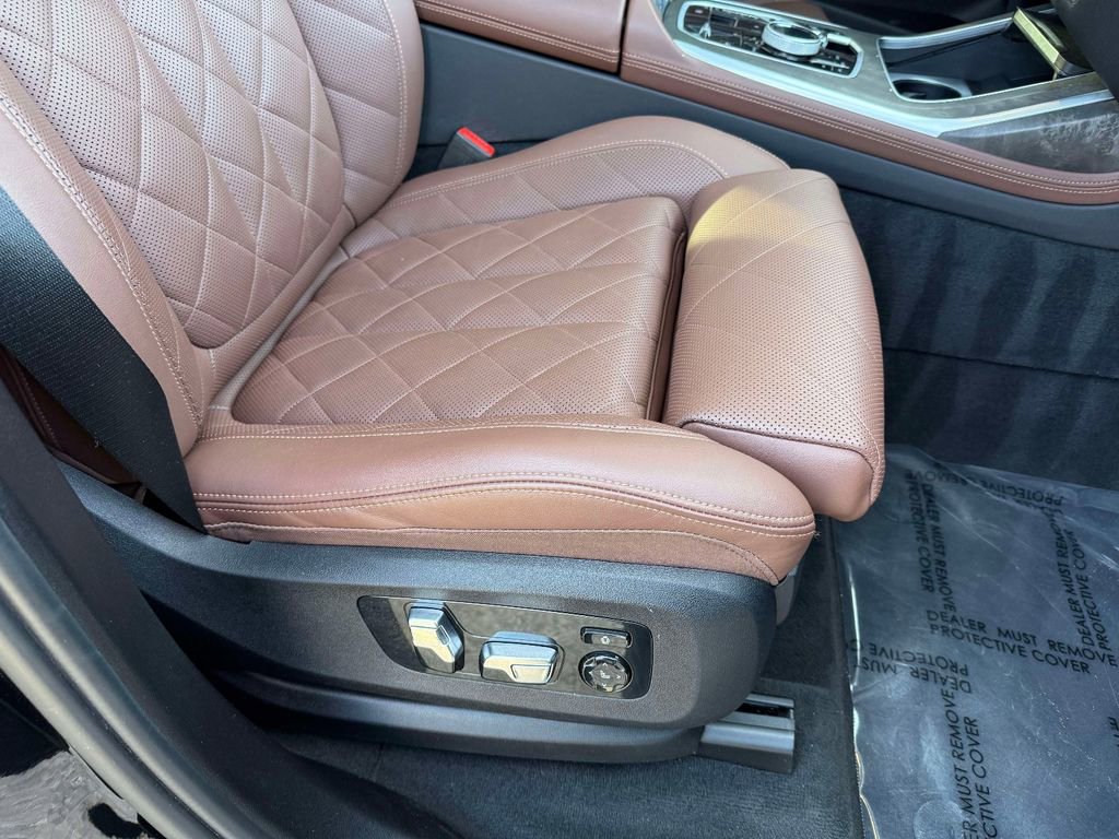 Used 2023 BMW X7 xDrive40i w/ Executive Package AWD/4WD image 16