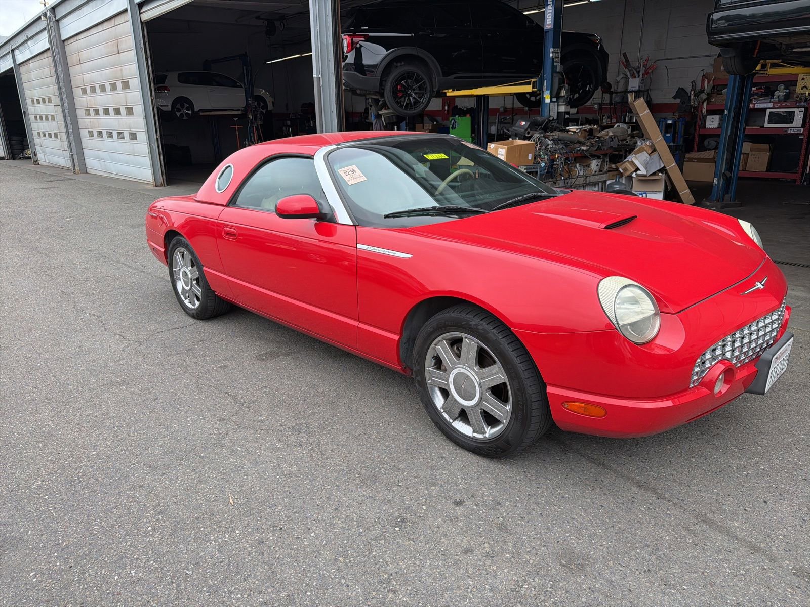 Used 2005 Ford Thunderbird RWD image 4