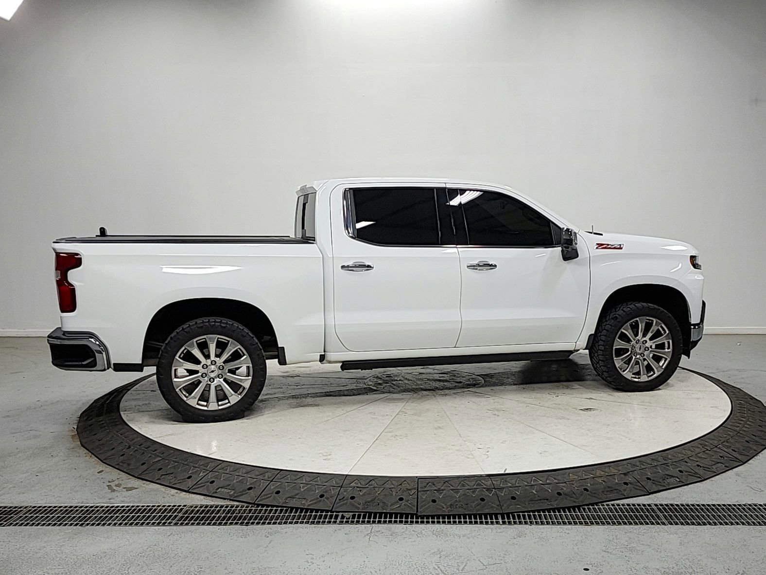 Used 2020 Chevrolet Silverado 1500 LTZ w/ LTZ Convenience Package image 8