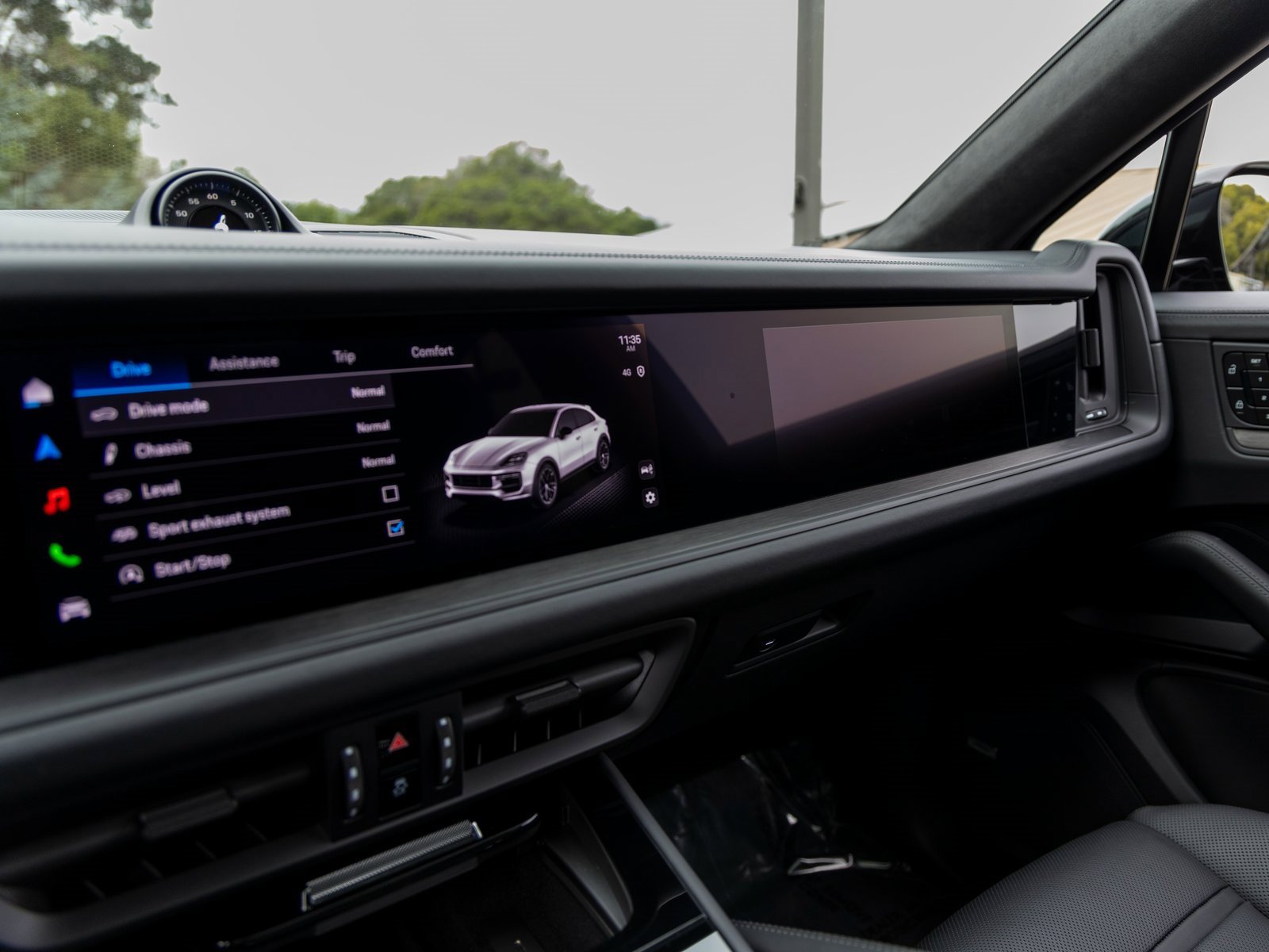 New 2025 Porsche Cayenne GTS image 38