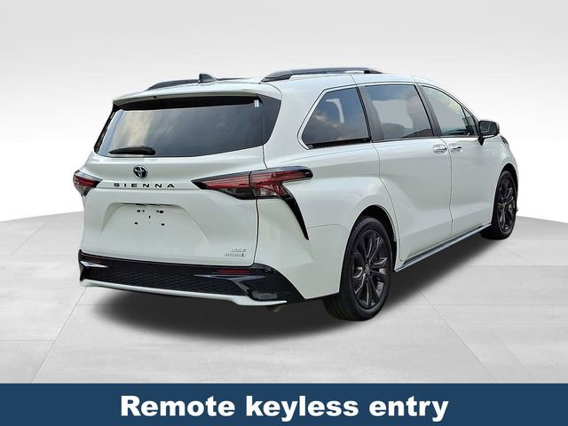 Used 2023 Toyota Sienna XSE image 7