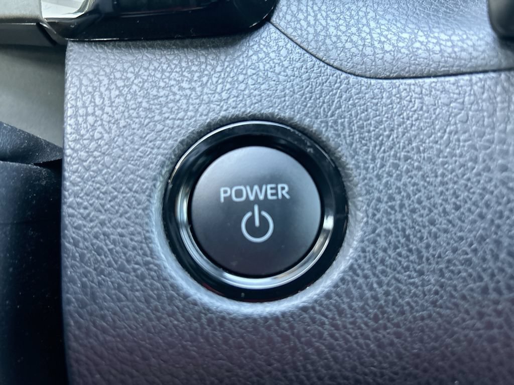 Used 2025 Toyota Camry SE FWD image 18
