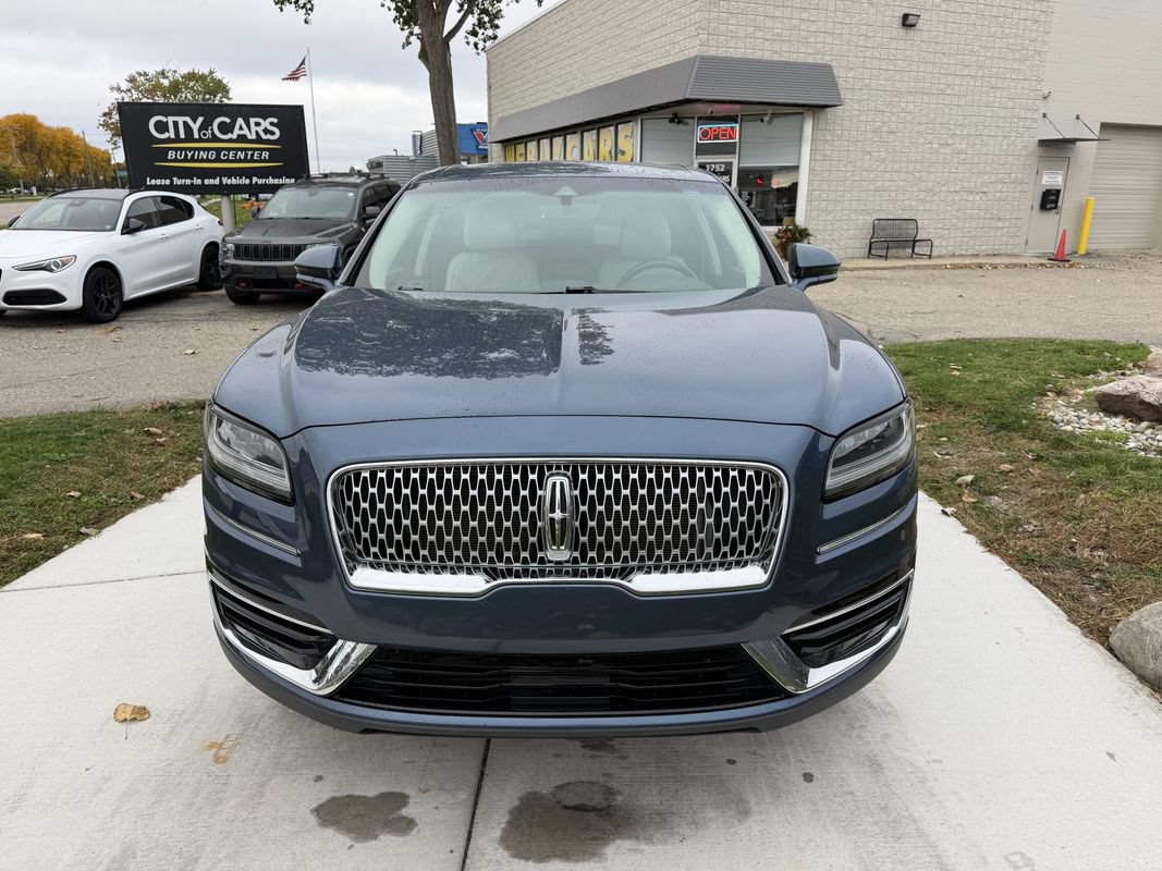 Used 2019 Lincoln Nautilus Select AWD/4WD image 2