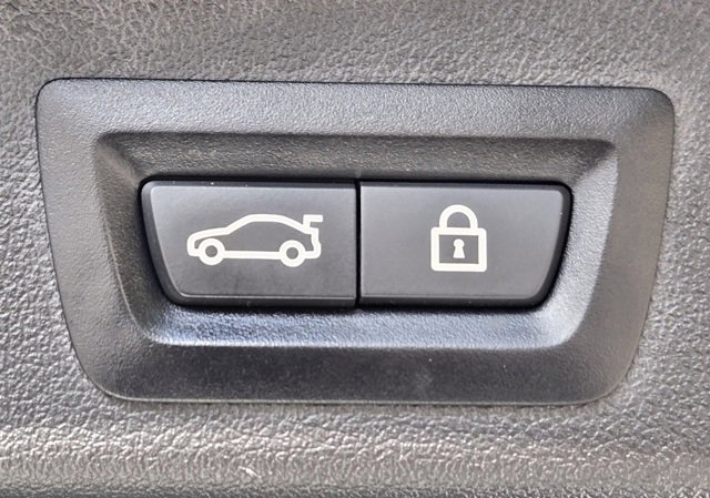 Used 2021 BMW X5 xDrive40i w/ M Sport Package image 18