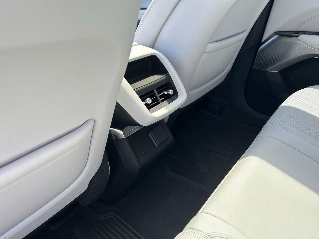 Certified 2024 Cadillac Lyriq Luxury image 5