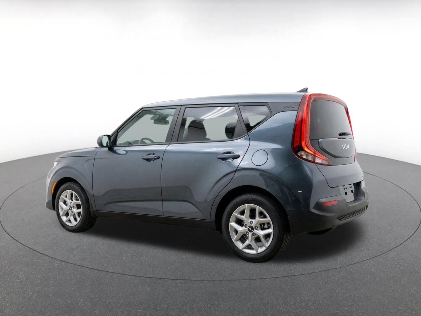 Used 2025 Kia Soul LX w/ LX Technology Package FWD image 5