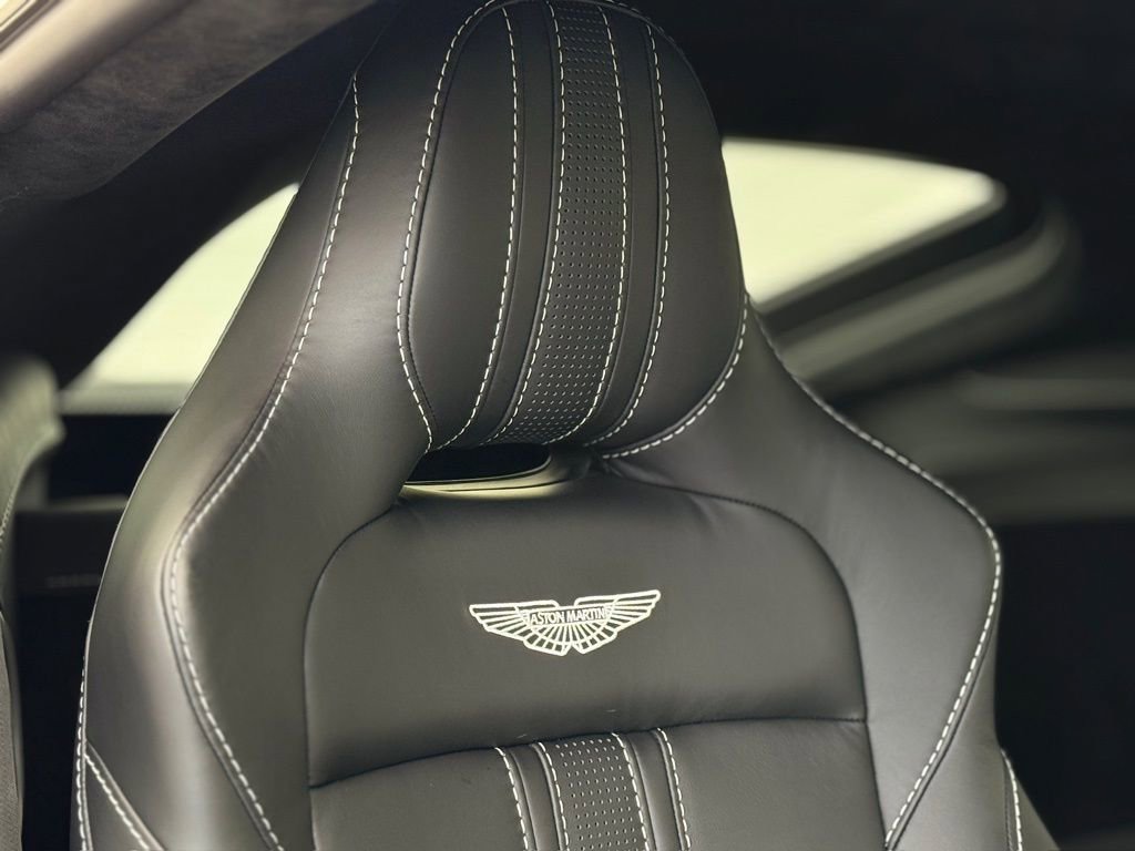 Used 2021 Aston Martin V8 Vantage Coupe image 24