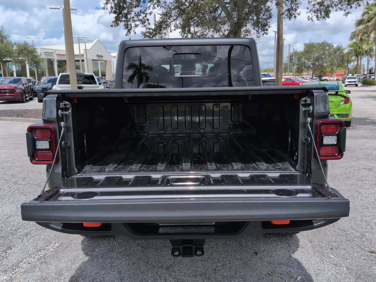 Used 2024 Jeep Gladiator Mojave w/ Technology Group AWD/4WD image 13