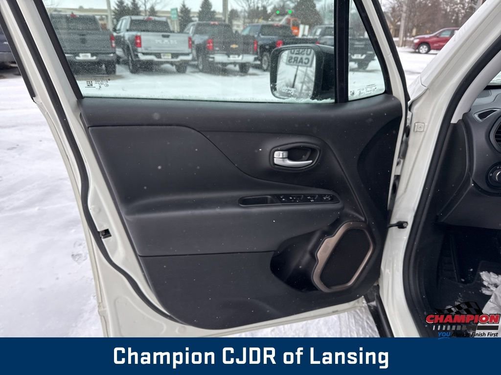 Used 2023 Jeep Renegade Latitude image 9