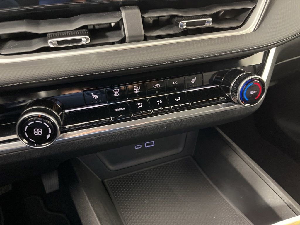 Certified 2025 Chevrolet Equinox LT FWD image 29