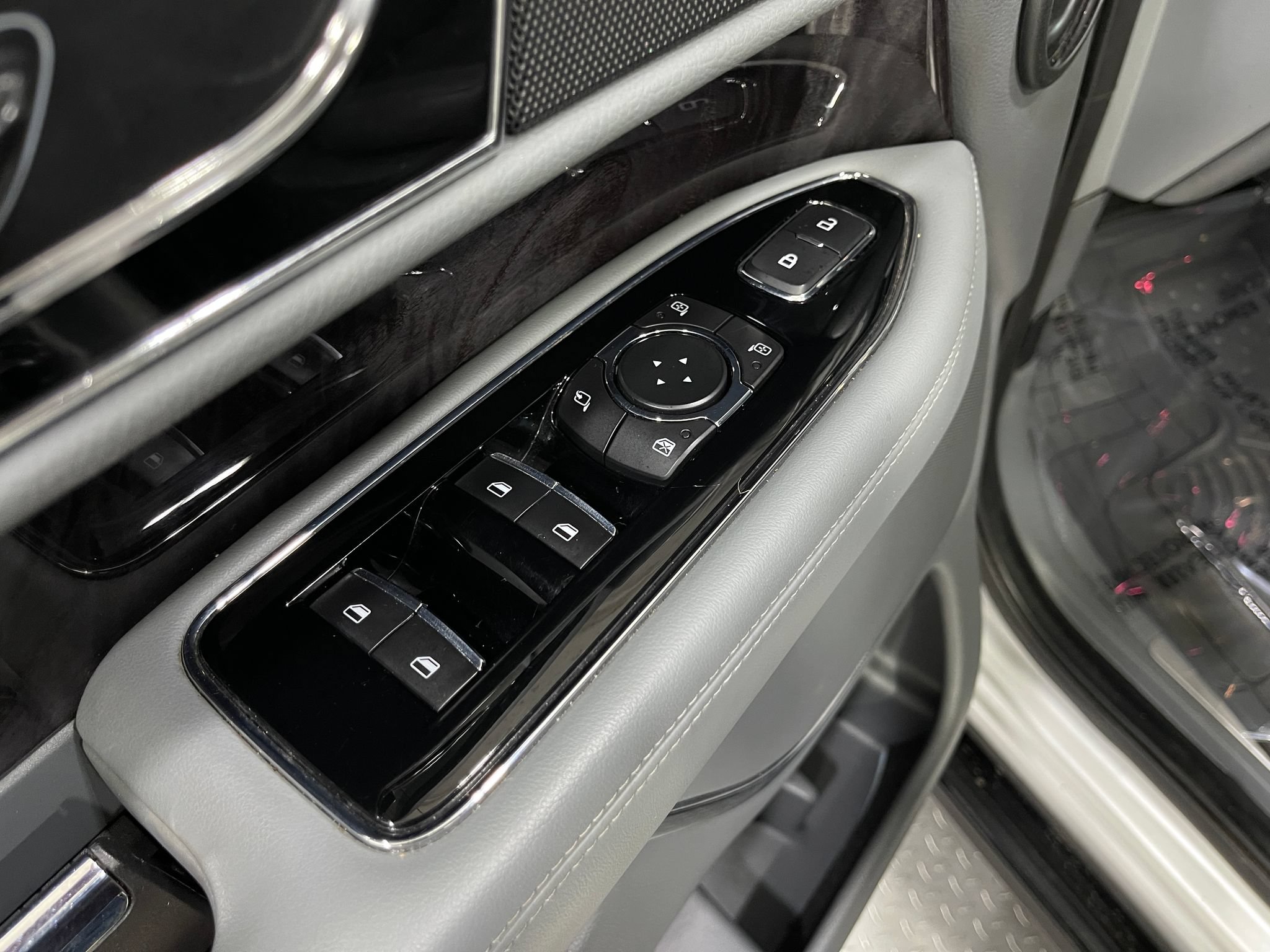 Used 2019 Lincoln Navigator Select AWD/4WD image 15