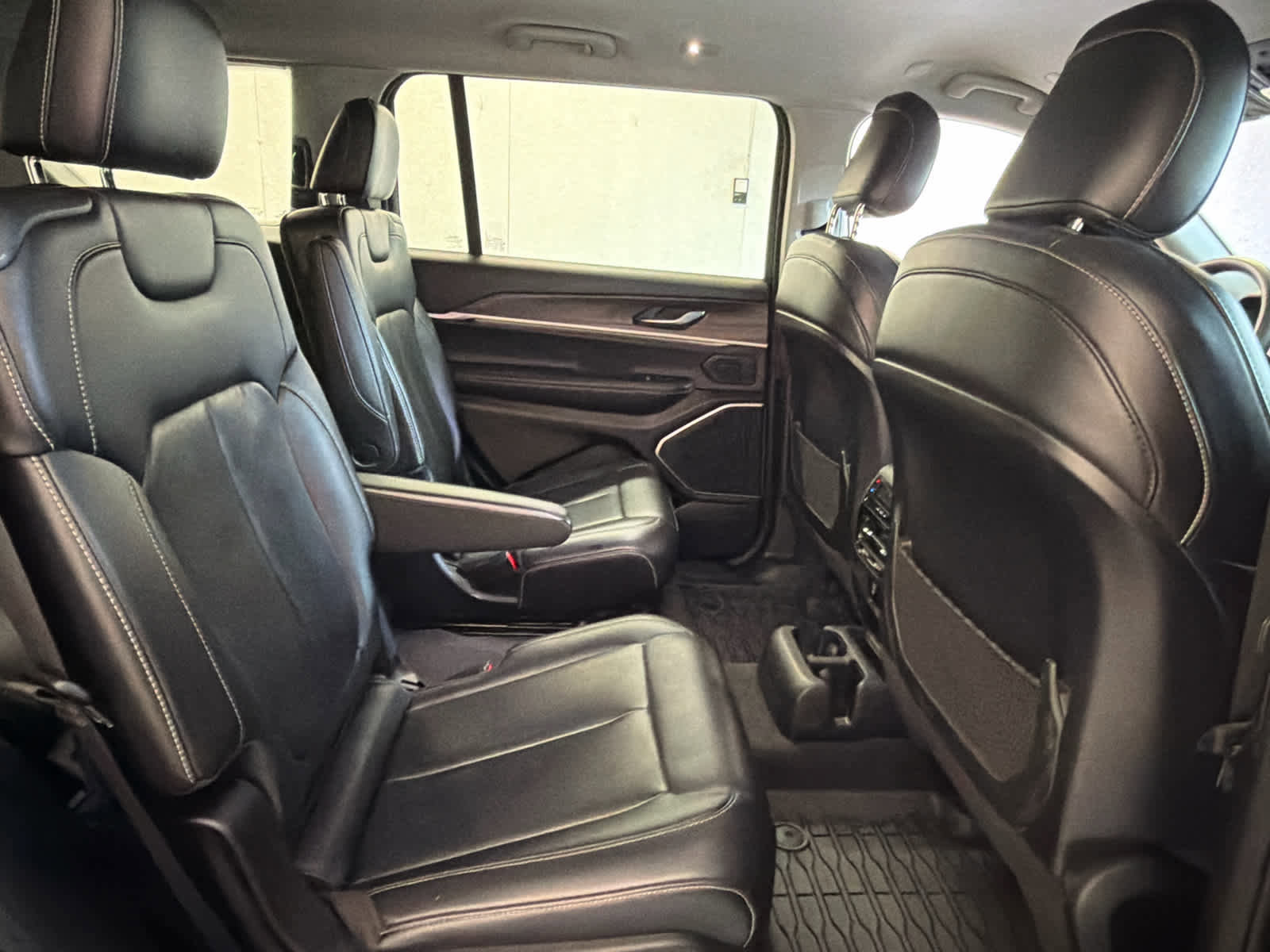 Used 2022 Jeep Grand Cherokee L Limited RWD image 31