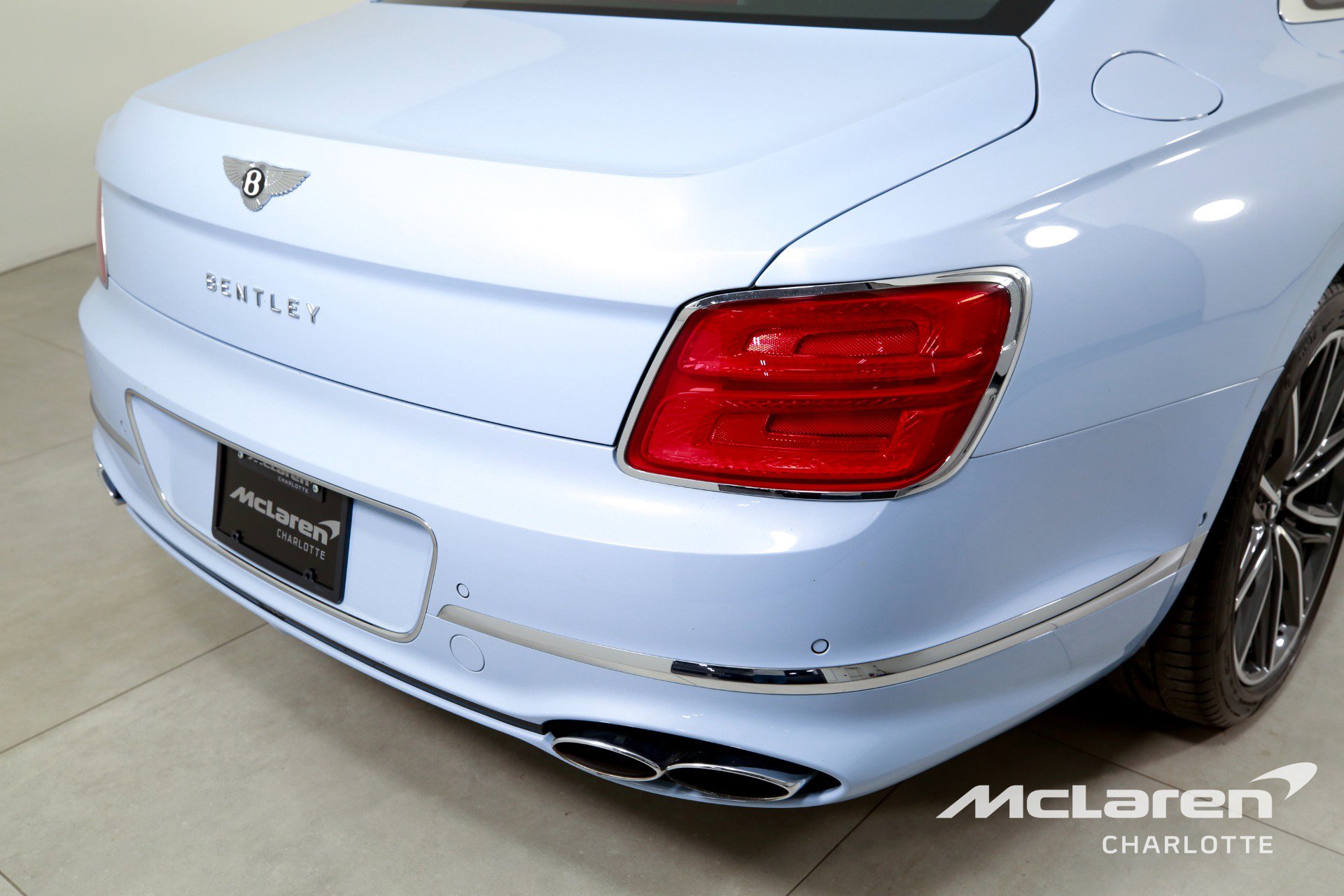 Used 2022 Bentley Flying Spur V8 image 39